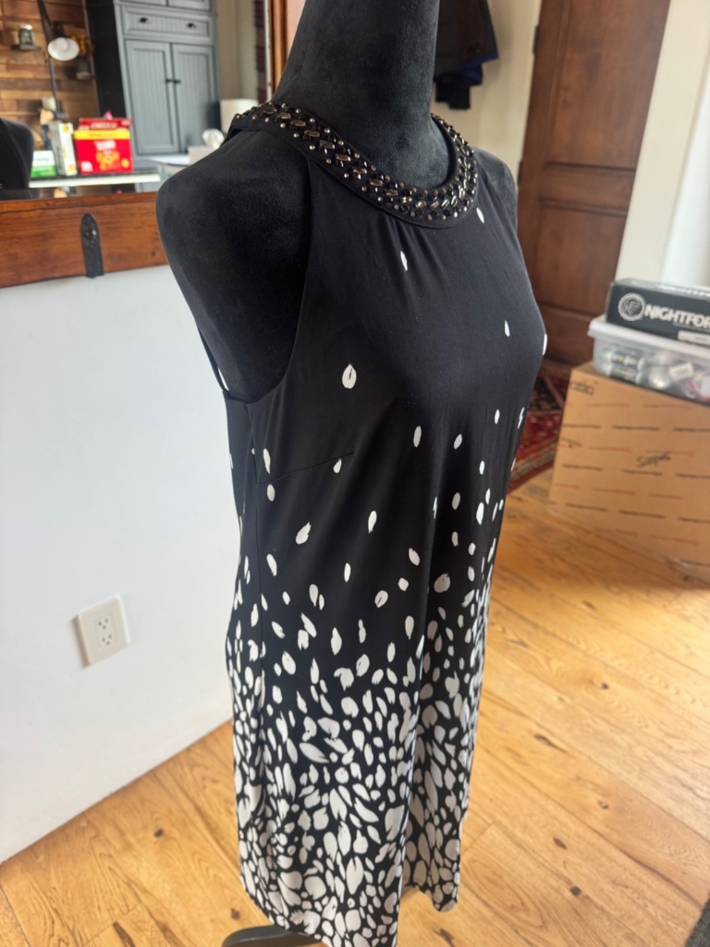 WHITE HOUSE BLACK MARKET WOMEN'S SIZE S BLACK & WHITE DRESS EXCELLENT CONDITION